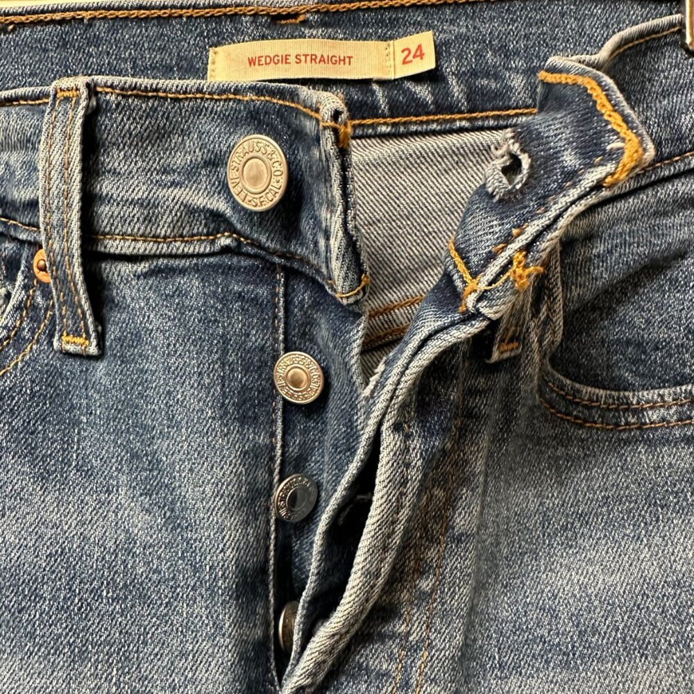 Levi's Wedgie Straight Jeans - Picture 3 of 3